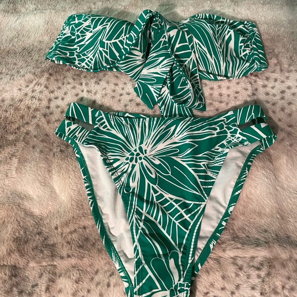 Used Tabitha Brown green bandeau top & bikini bottom set - Picture 3 of 7